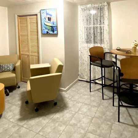 Glorious Suite Near Downtown With Washer/Dryer 글로스터 외부 사진