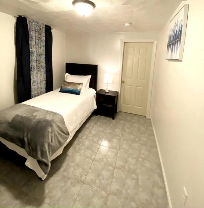 Glorious Suite Near Downtown With Washer/Dryer 글로스터 외부 사진